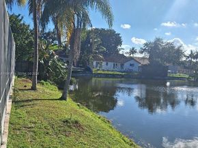 1500 SW 98th Ave, Pembroke Pines FL 33025