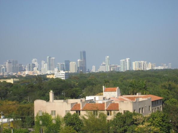 2740 SW 28th Ter 301, Miami FL 33133