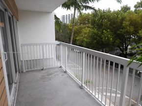 2740 SW 28th Ter 301, Miami FL 33133