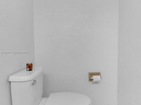 1900 W 68th St F302, Hialeah FL 33014