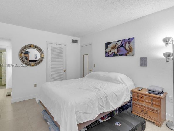 1900 W 68th St F302, Hialeah FL 33014