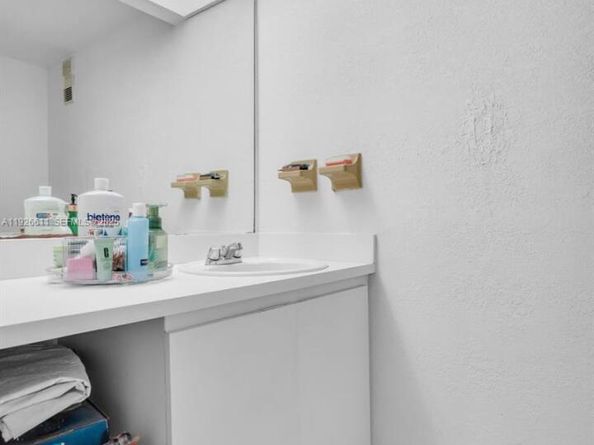 1900 W 68th St F302, Hialeah FL 33014