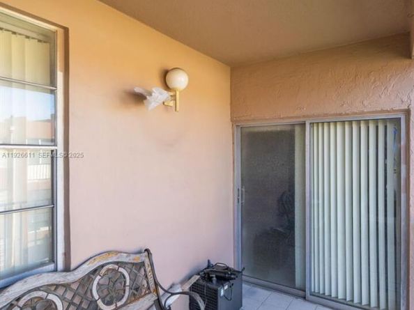 1900 W 68th St F302, Hialeah FL 33014