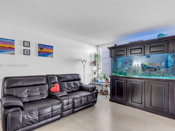 1900 W 68th St F302, Hialeah FL 33014