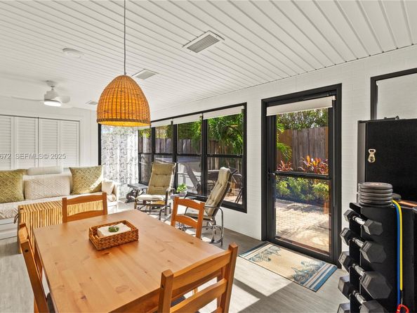 1056 E Lakes Dr, Deerfield Beach FL 33064