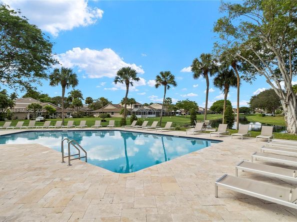 1056 E Lakes Dr, Deerfield Beach FL 33064