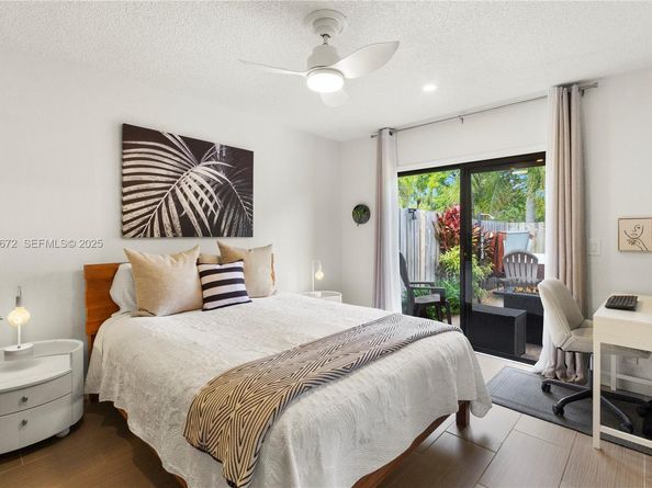 1056 E Lakes Dr, Deerfield Beach FL 33064