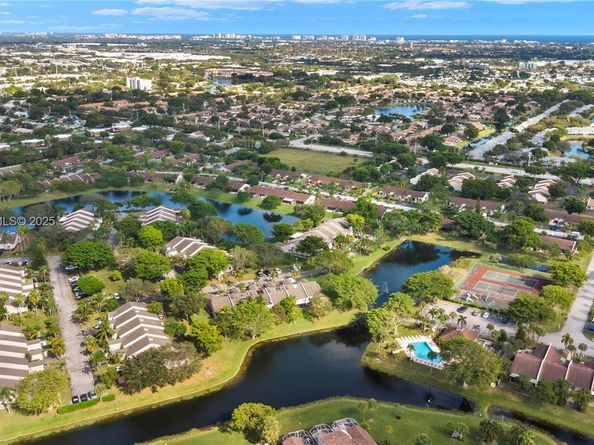 1056 E Lakes Dr, Deerfield Beach FL 33064