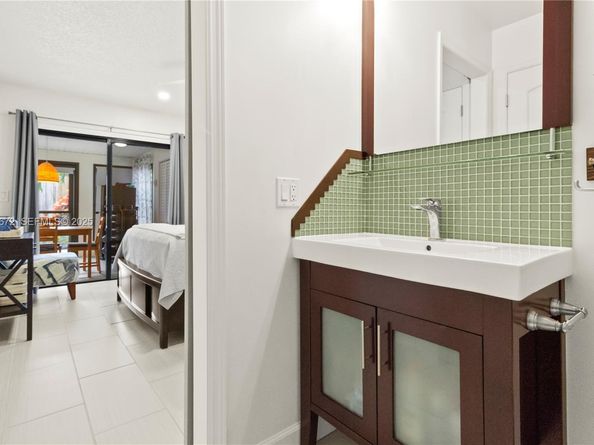 1056 E Lakes Dr, Deerfield Beach FL 33064