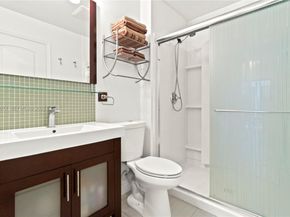 1056 E Lakes Dr, Deerfield Beach FL 33064