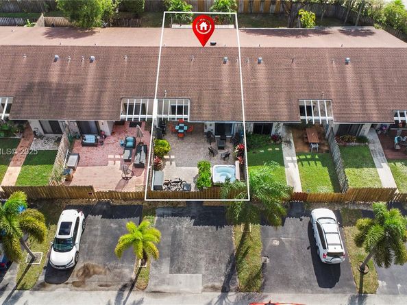 1056 E Lakes Dr, Deerfield Beach FL 33064