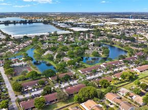 1056 E Lakes Dr, Deerfield Beach FL 33064