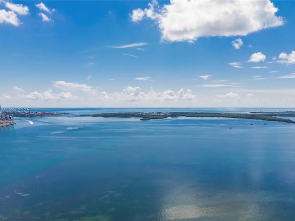 888 Brickell Key Dr 1807, Miami FL 33131