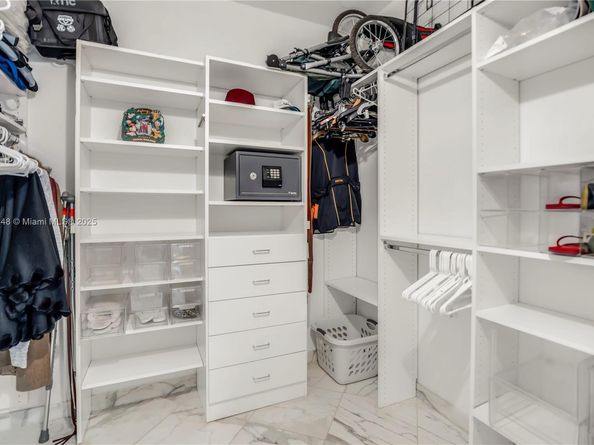 888 Brickell Key Dr 1807, Miami FL 33131