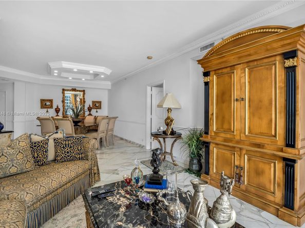888 Brickell Key Dr 1807, Miami FL 33131