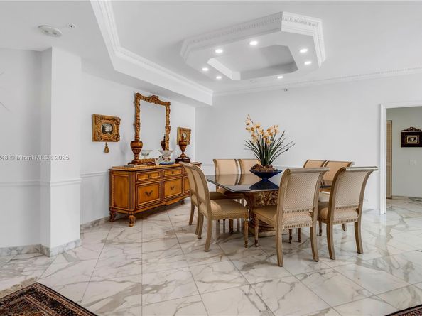 888 Brickell Key Dr 1807, Miami FL 33131