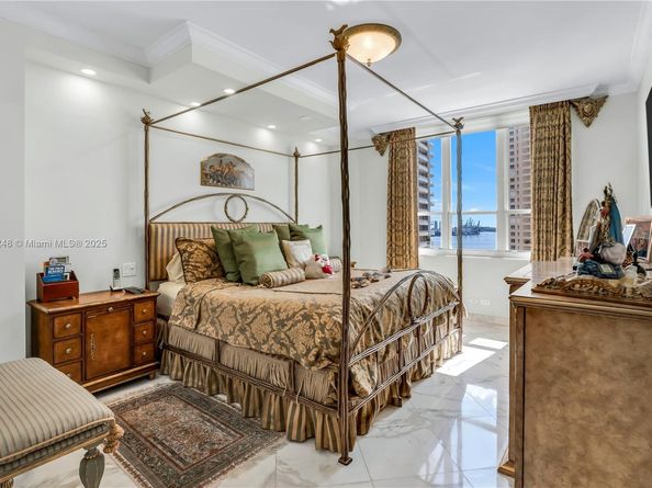 888 Brickell Key Dr 1807, Miami FL 33131