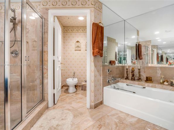 888 Brickell Key Dr 1807, Miami FL 33131
