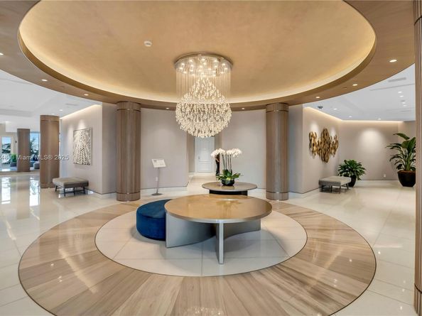 888 Brickell Key Dr 1807, Miami FL 33131