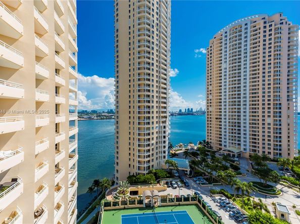 888 Brickell Key Dr 1807, Miami FL 33131
