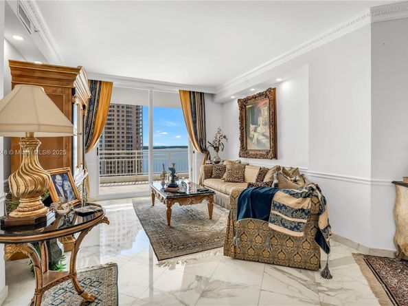 888 Brickell Key Dr 1807, Miami FL 33131