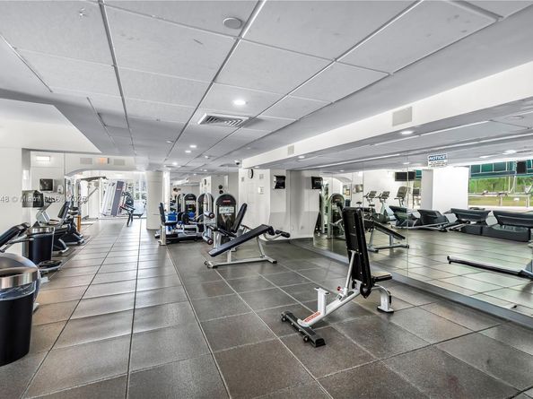 888 Brickell Key Dr 1807, Miami FL 33131