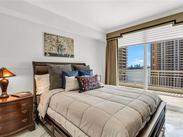 888 Brickell Key Dr 1807, Miami FL 33131