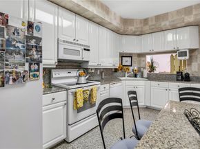 888 Brickell Key Dr 1807, Miami FL 33131