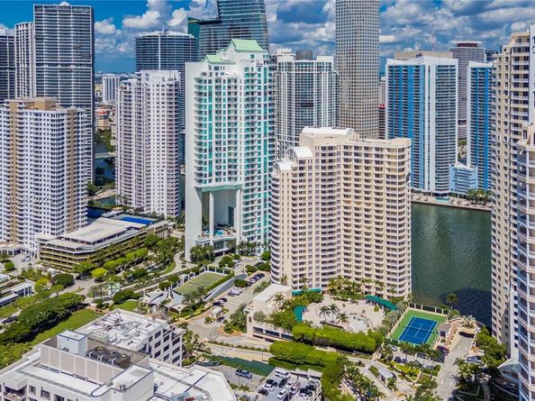 888 Brickell Key Dr 1807, Miami FL 33131