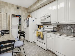 888 Brickell Key Dr 1807, Miami FL 33131