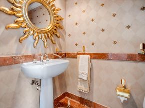 888 Brickell Key Dr 1807, Miami FL 33131