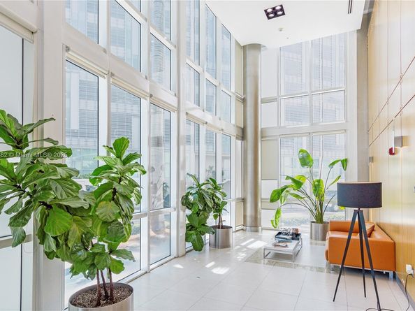 480 NE 30th St 1807, Miami FL 33137