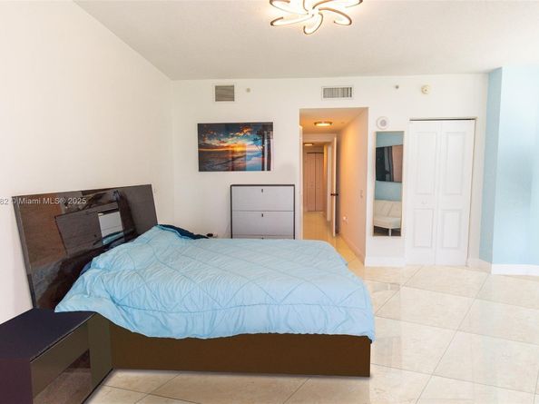 480 NE 30th St 1807, Miami FL 33137