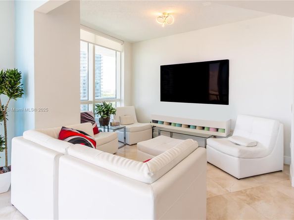 480 NE 30th St 1807, Miami FL 33137