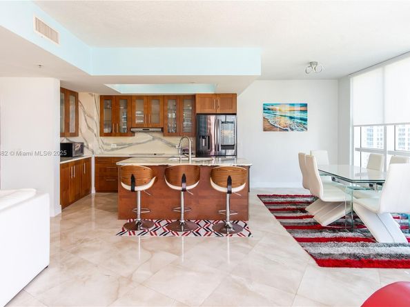 480 NE 30th St 1807, Miami FL 33137