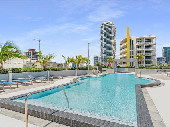 480 NE 30th St 1807, Miami FL 33137