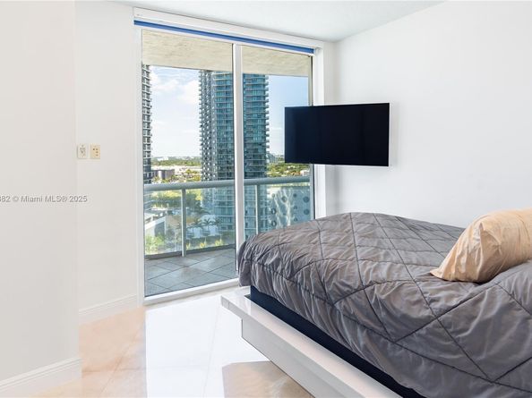 480 NE 30th St 1807, Miami FL 33137