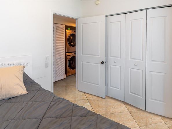 480 NE 30th St 1807, Miami FL 33137
