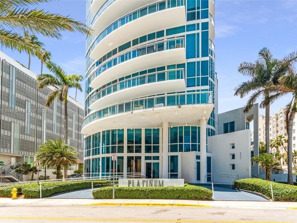 480 NE 30th St 1807, Miami FL 33137