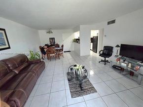 10375 N Kendall Dr J7, Miami FL 33176