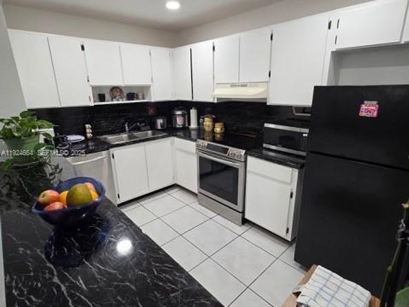 10375 N Kendall Dr J7, Miami FL 33176