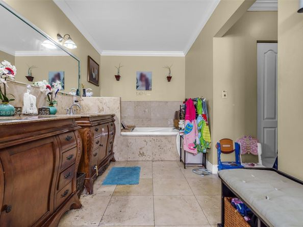 3135 SW 80th Ave, Miami FL 33155