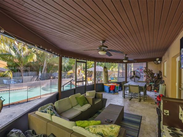 3135 SW 80th Ave, Miami FL 33155