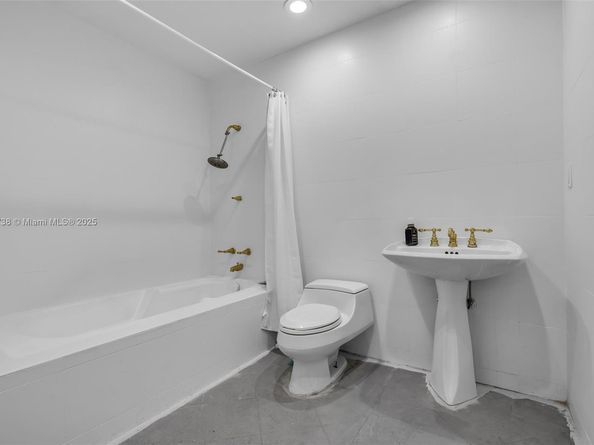 3135 SW 80th Ave, Miami FL 33155