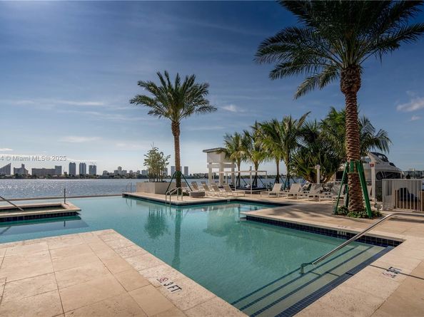 17301 Biscayne Blvd 2302, North Miami Beach FL 33160