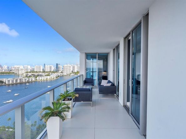 17301 Biscayne Blvd 2302, North Miami Beach FL 33160