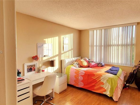 17890 W Dixie Hwy 515, North Miami Beach FL 33160