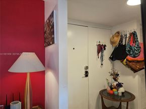 17890 W Dixie Hwy 515, North Miami Beach FL 33160