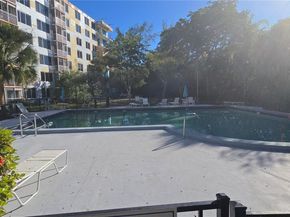 17890 W Dixie Hwy 515, North Miami Beach FL 33160