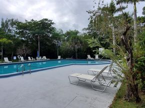 17890 W Dixie Hwy 515, North Miami Beach FL 33160